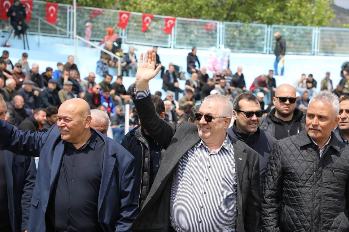 Edremit’te er meydanında büyük heyecan: Başpehlivan Erkan Taş oldu