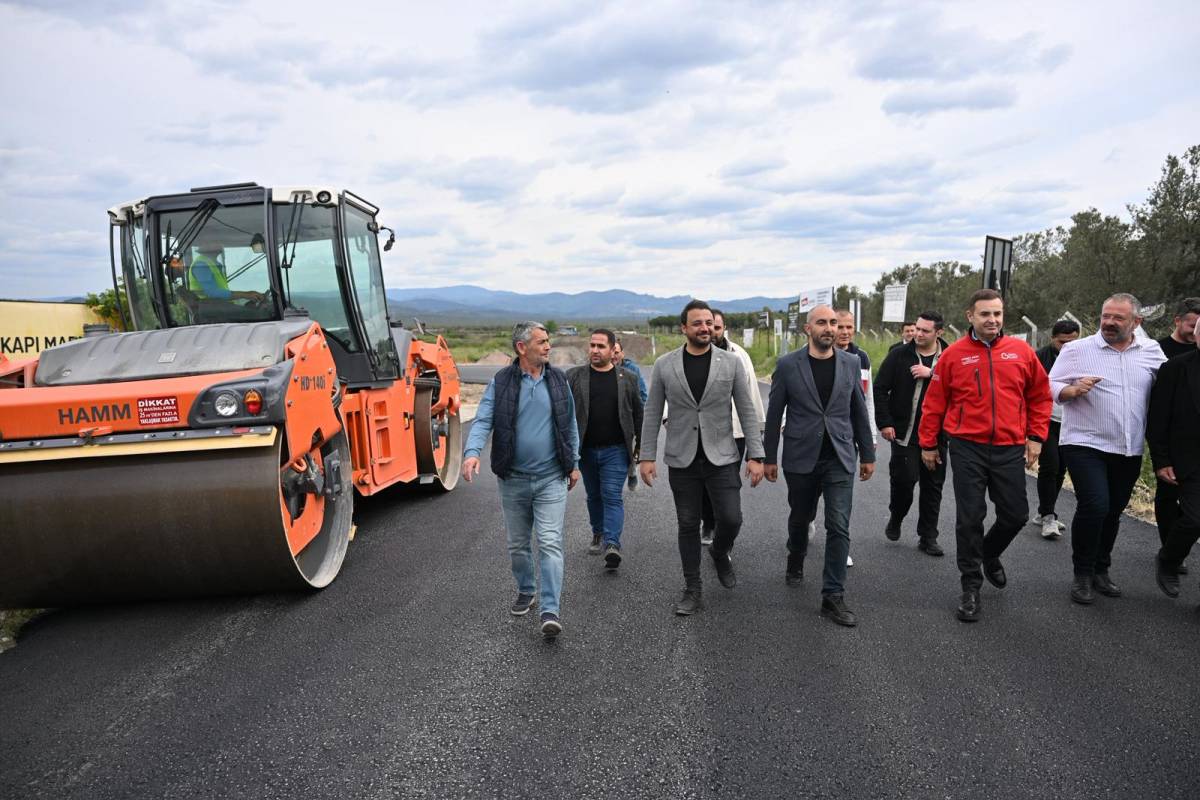 Büyükşehir Yaz Kış Demeden Yol Çalışmalarına Devam Ediyor