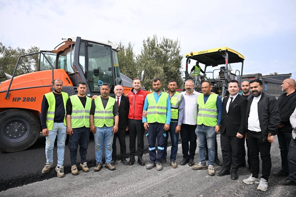 Büyükşehir Yaz Kış Demeden Yol Çalışmalarına Devam Ediyor