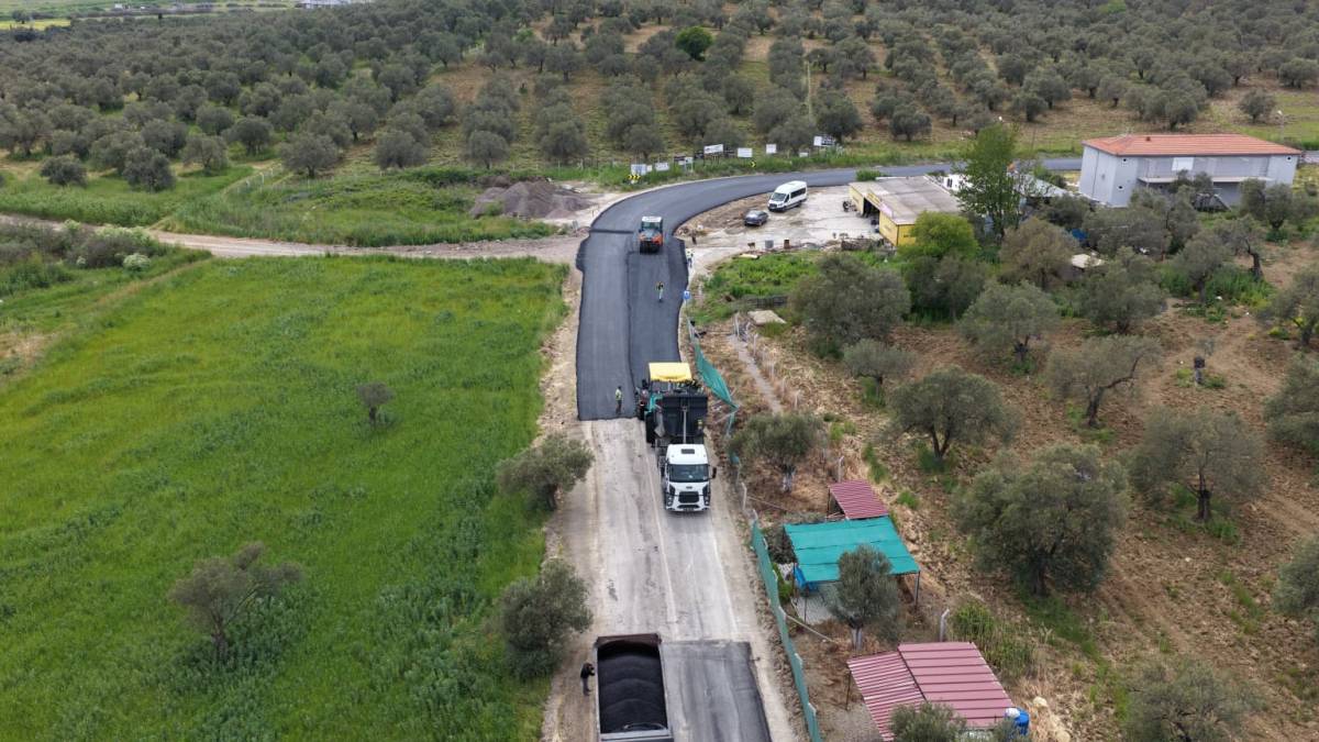 Büyükşehir Yaz Kış Demeden Yol Çalışmalarına Devam Ediyor