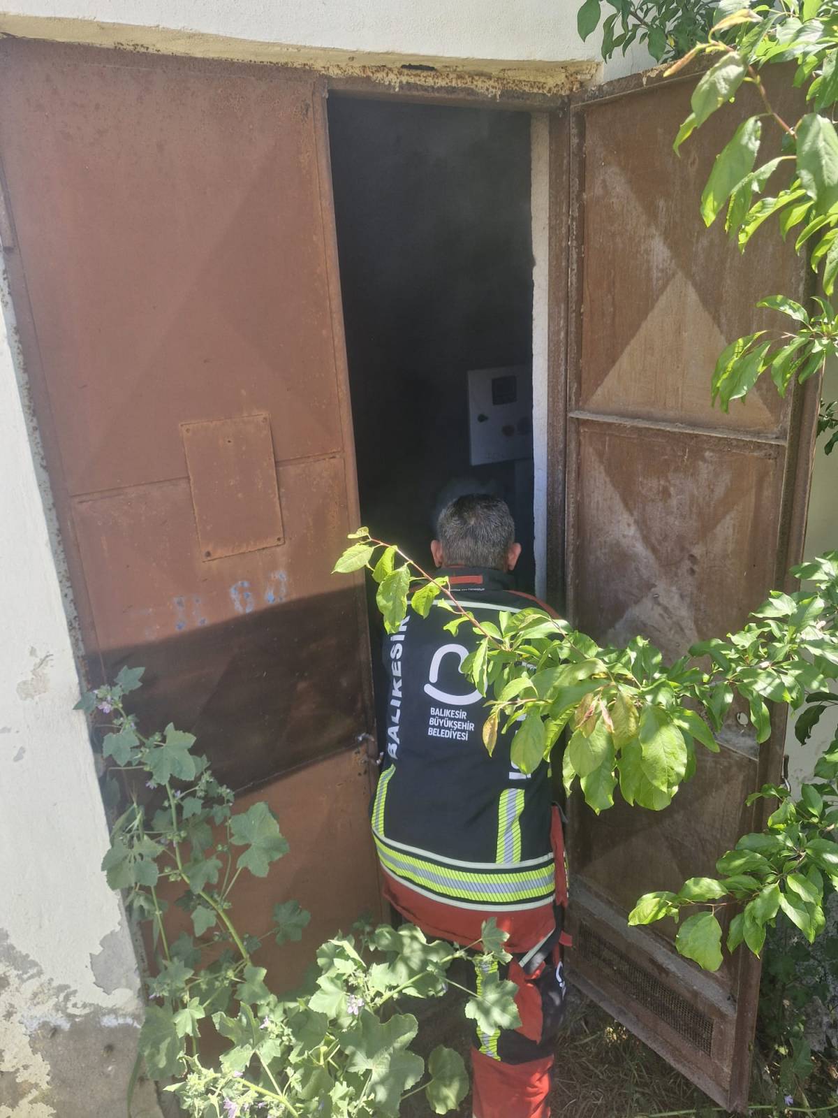 Ayvalık’ta Trafo Yangını Elektrik Kesintisine Neden Oldu