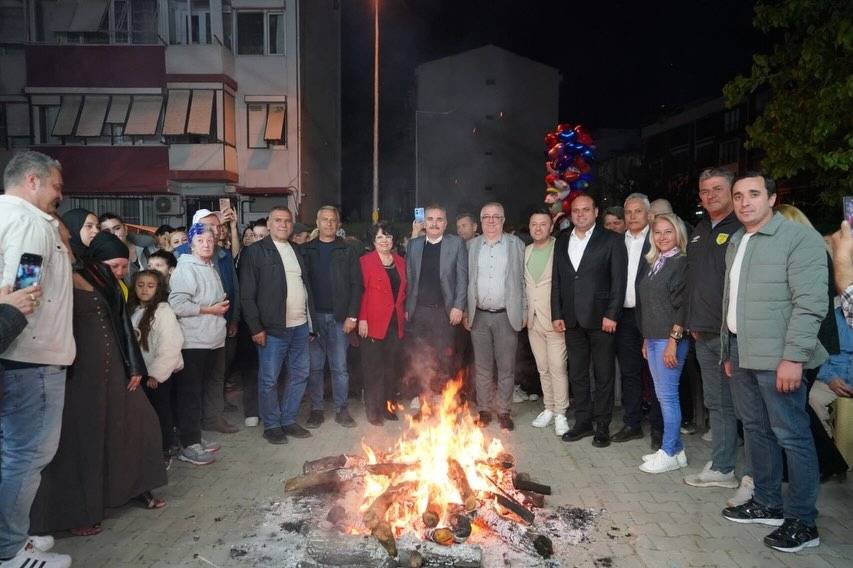 Edremit’te Hıdırellez Coşkusu: Ateşler Yakıldı, Dilekler Tutuldu