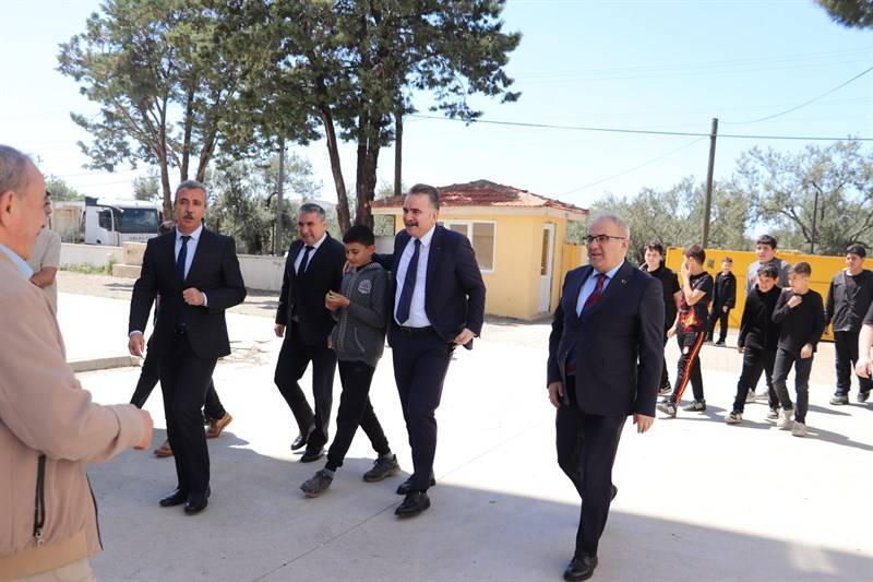 Zeytinli Ortaokulu'nda kütüphane heyecanı