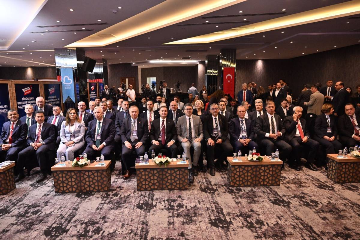 Başkan Ahmet Akın Tarihi Zirveye Ev Sahipliği Yaptı