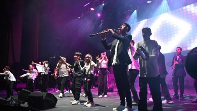 Başkan Akın Balıkesirlilere konser coşkusu yaşattı