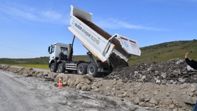 Başkan Akın, tehlike arz eden yolları yeniliyor