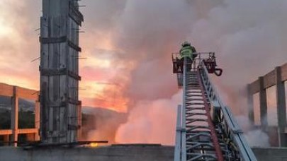 Edremit Altınoluk’ta çöplük yangını