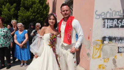 Burhaniye’de kadınların düğünü