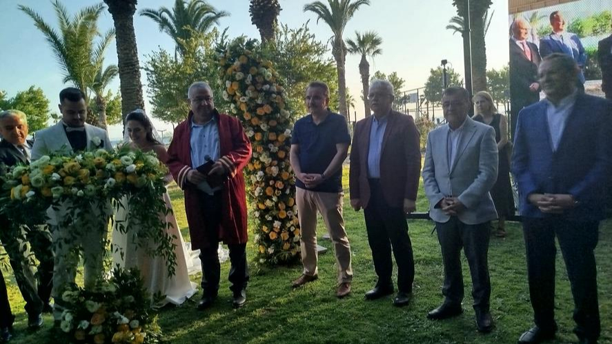 Cavit Cebeci oğlunu evlendirdi. Nikah belediye başkanlarını buluşturdu