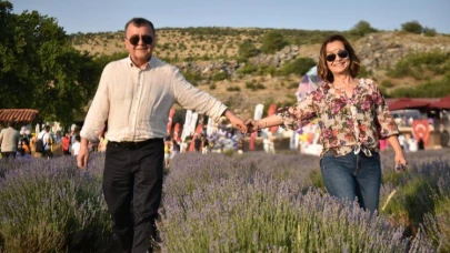 Altıeylül’de Mor Rengin Ahengi Güneşin Sarısıyla Birleşti