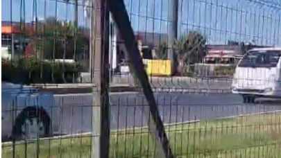 Edremit’te karayolunda ters yönde giden araç paniği!