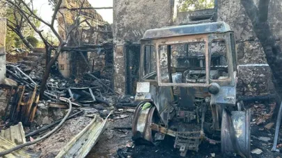Dursunbey'de Ev Yangını Traktörü de Yaktı