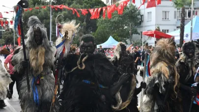 Tülütabaklar Balıkesir’i Salladı! 6 Eylül Törenine Damga Vurdular