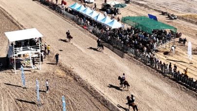 İlk kez düzenlenen 'Ayvalık Rahvan Atları Yarışları'na ilgi büyük oldu
