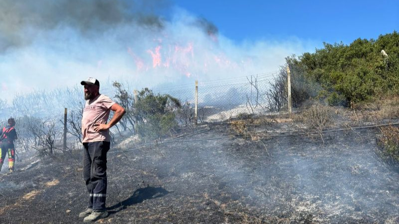 Balıkesir Karesi’de arazi yangını: Vatandaşlardan yangını gören koştu
