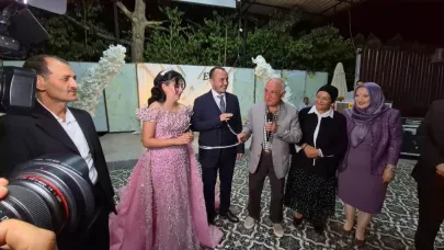 Bakan Çiçek, Edremit'teki nişan töreninde rajon kesti!