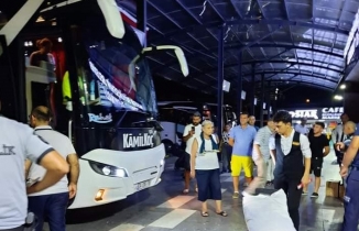 Edremit'te otobüs 2 çocuğu böyle altına aldı