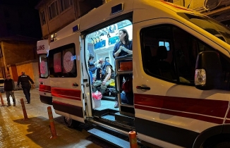 Balıkesir'de kaza üstüne kaza. Kandan etkilenen sürücü kaldırıma çıkarak durdu