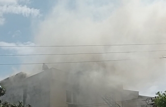 Edremit’te temizlemek amacıyla bacayı yakan esnaf, az daha apartmanı yakıyordu   BALIKESİR