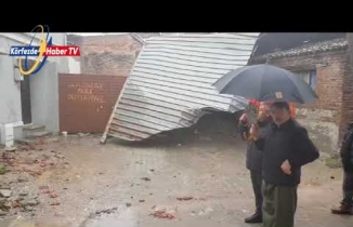 Balıkesir’de fırtına ve hortum etkili oldu, çatıları uçurdu, elektrik direklerini devirdi