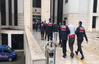 Edremit'te jandarmadan kaçamadılar