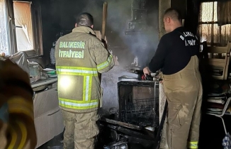 Erdek'te yangın kafeyi kül etti BALIKESİR